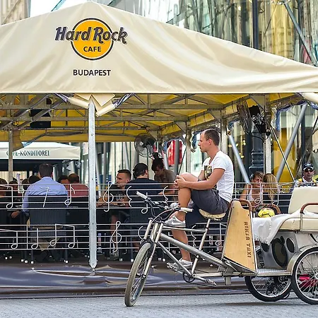 The Fashion Street *