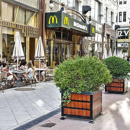 The Fashion Street Apartment *