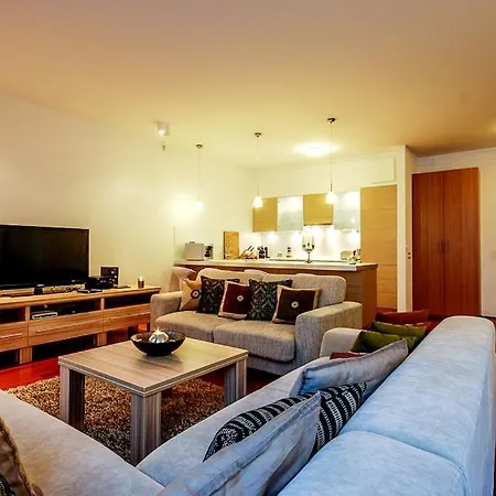 The Fashion Street Apartment *