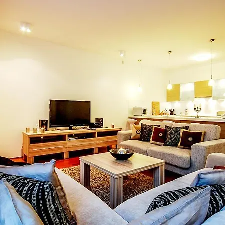 The Fashion Street Apartment *