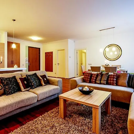 The Fashion Street Apartment *
