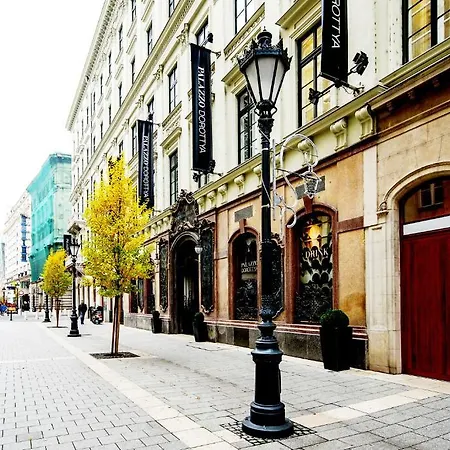 The Fashion Street Apartment *