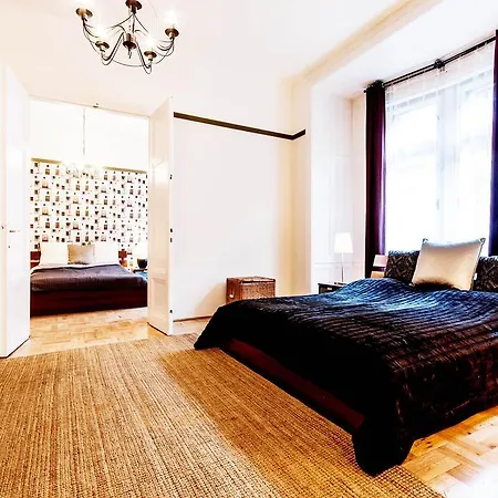 The Fashion Street Apartment *